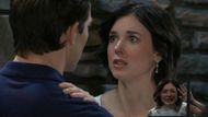 Willow falls to pieces as she begs Michael too see her kids at Carly's house on General Hospital | Image: ABC